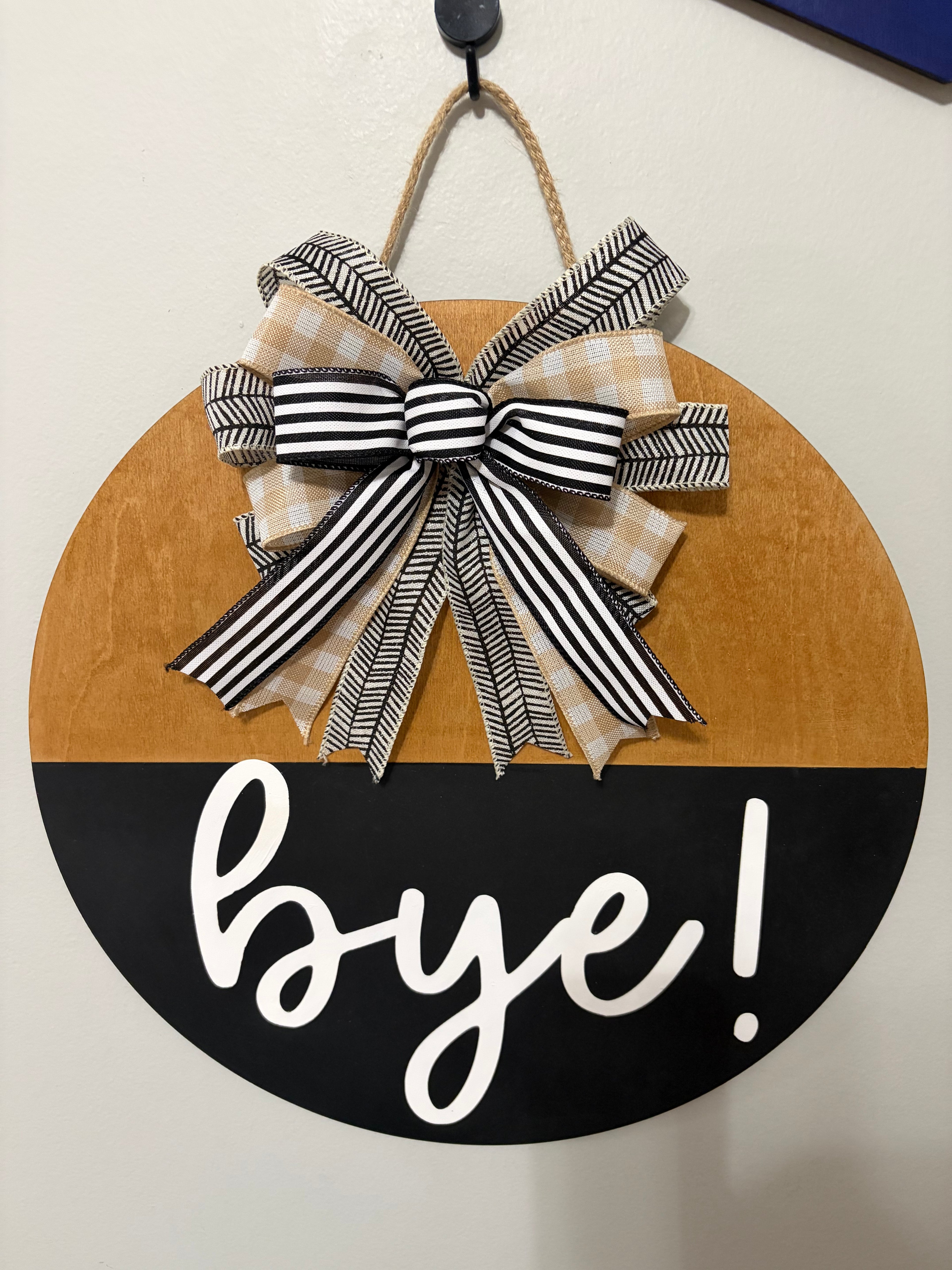 “Bye” door Hanger